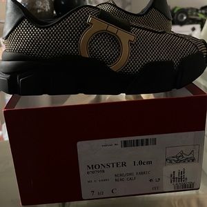 Womens sneakers never worn size 7 1/2